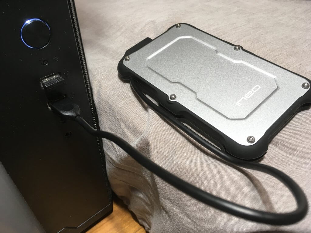 SSDをPCに接続